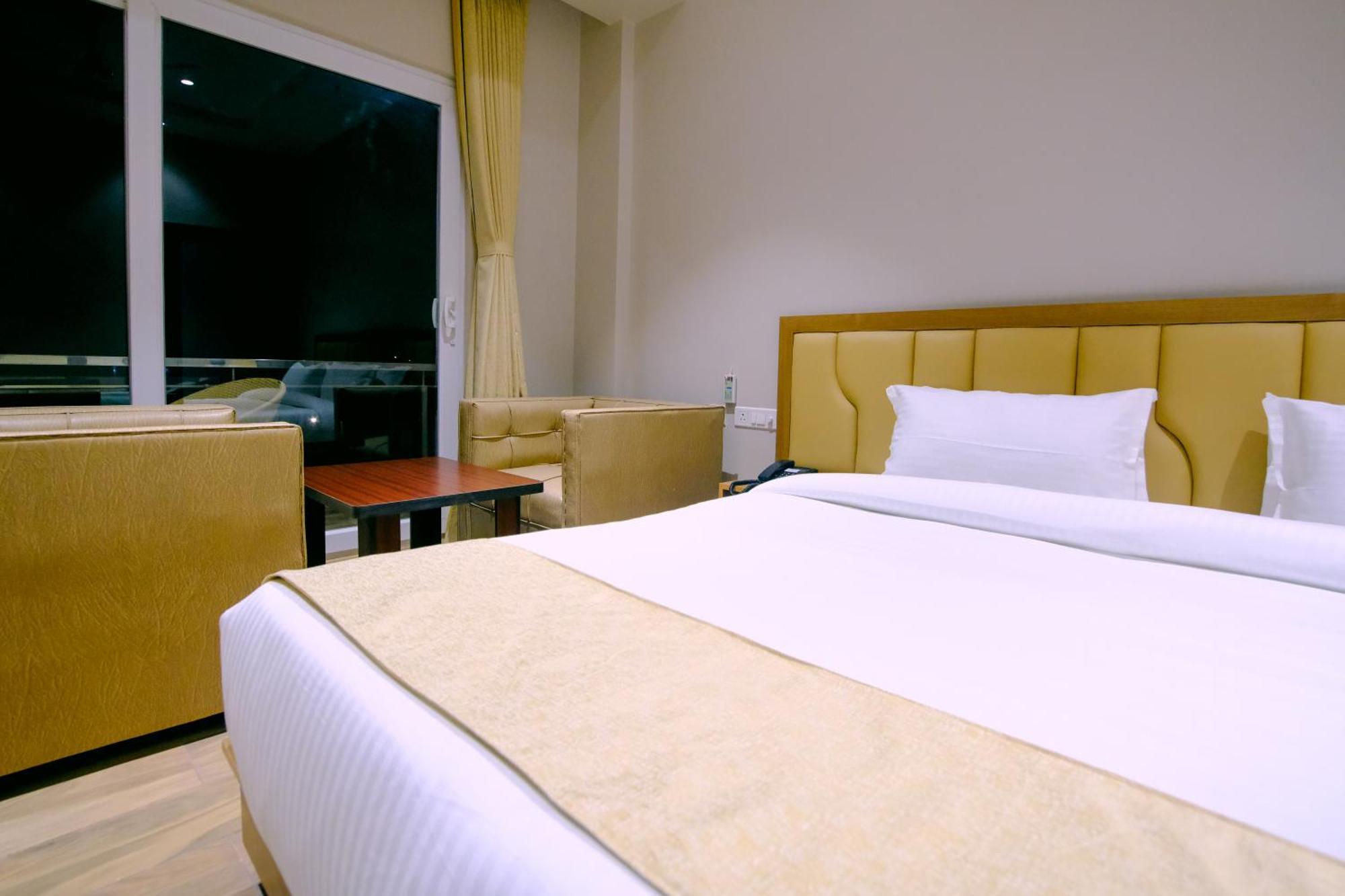 Finn'S Weaver Resort, Казиранга Экстерьер фото