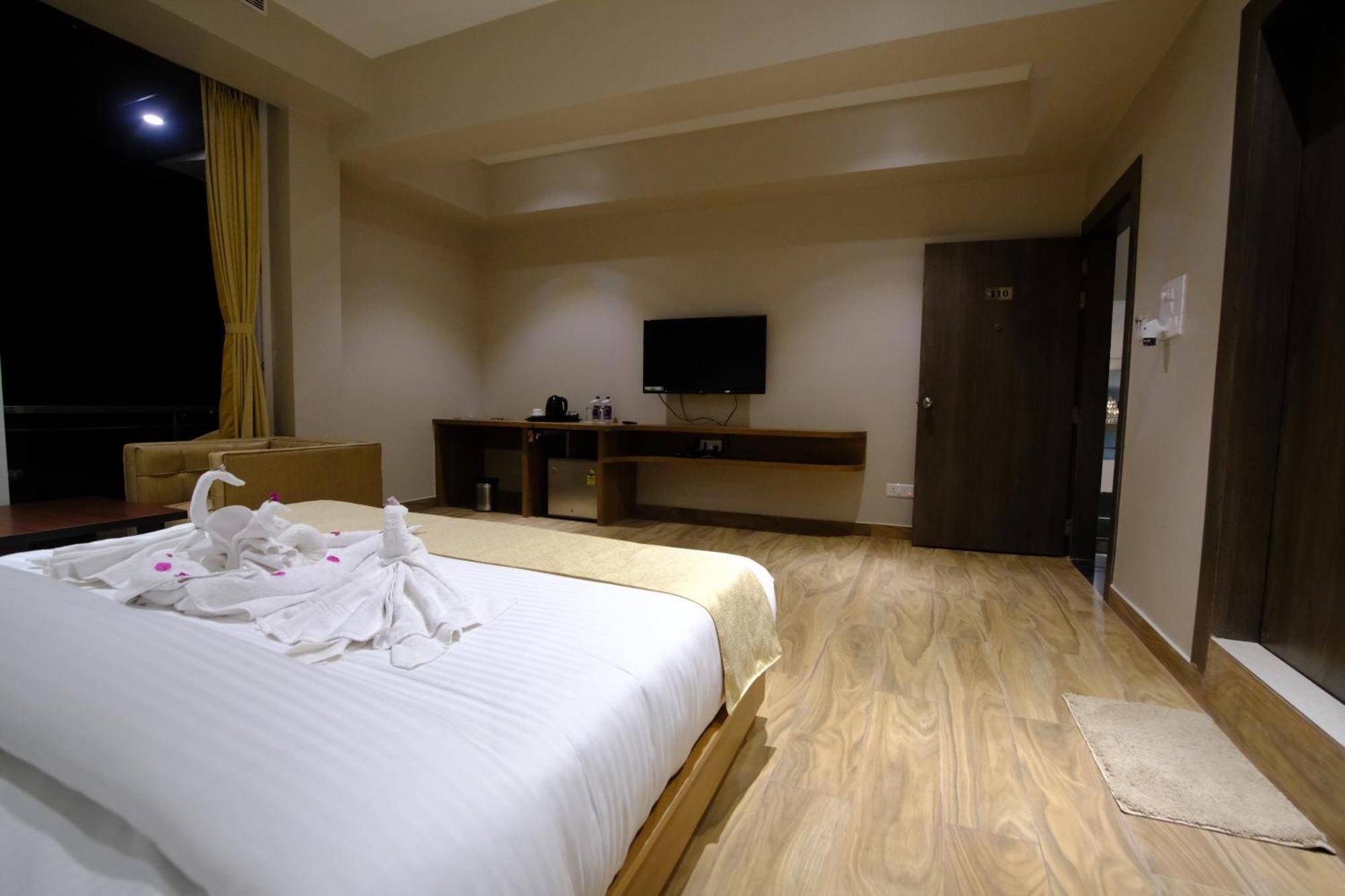 Finn'S Weaver Resort, Казиранга Экстерьер фото