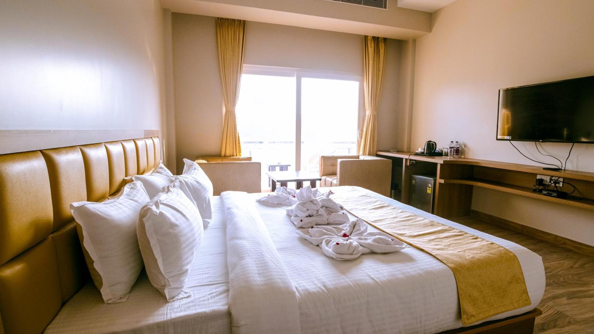 Finn'S Weaver Resort, Казиранга Экстерьер фото
