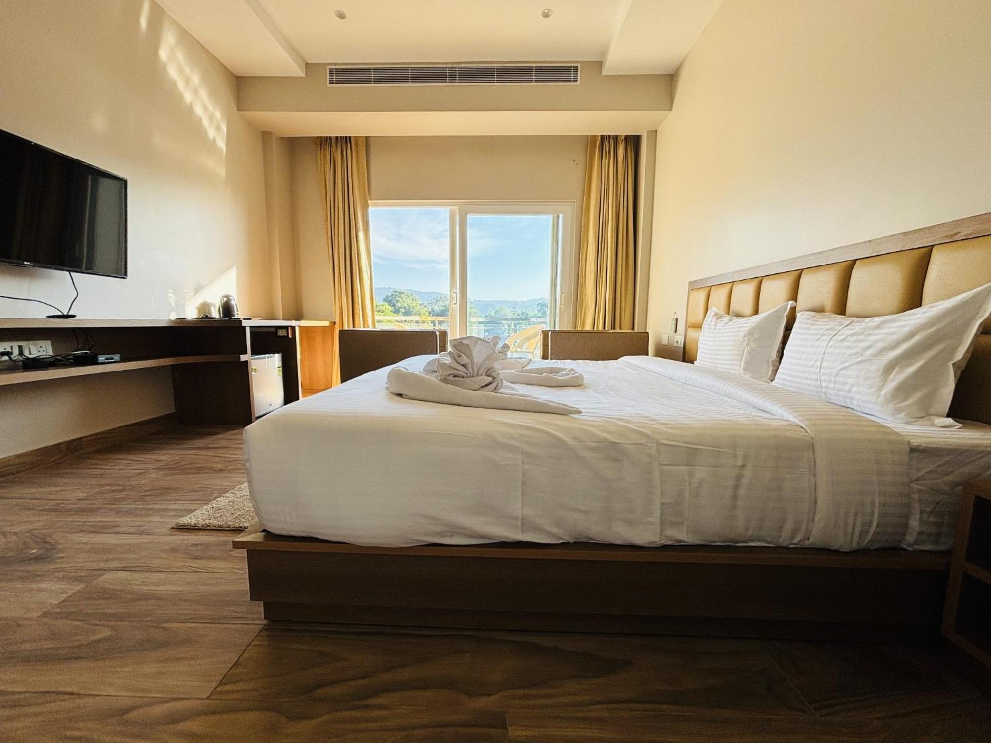 Finn'S Weaver Resort, Казиранга Экстерьер фото