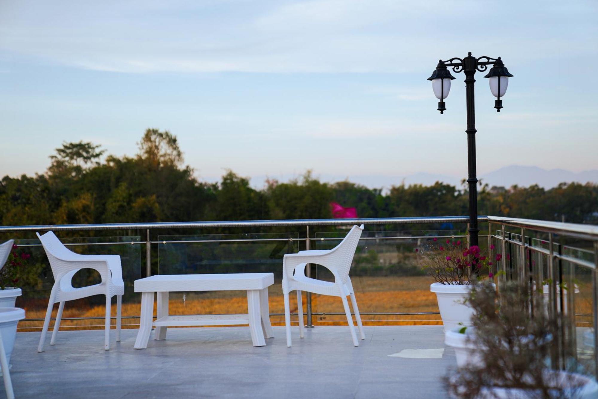 Finn'S Weaver Resort, Казиранга Экстерьер фото