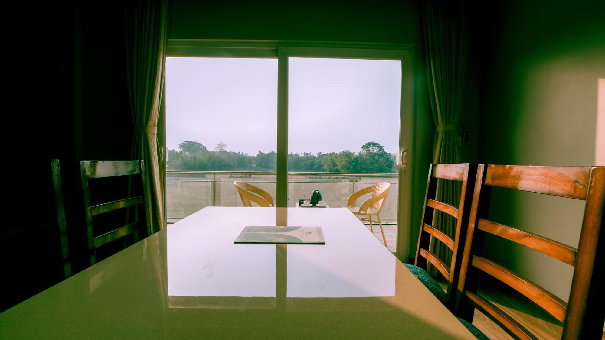 Finn'S Weaver Resort, Казиранга Экстерьер фото