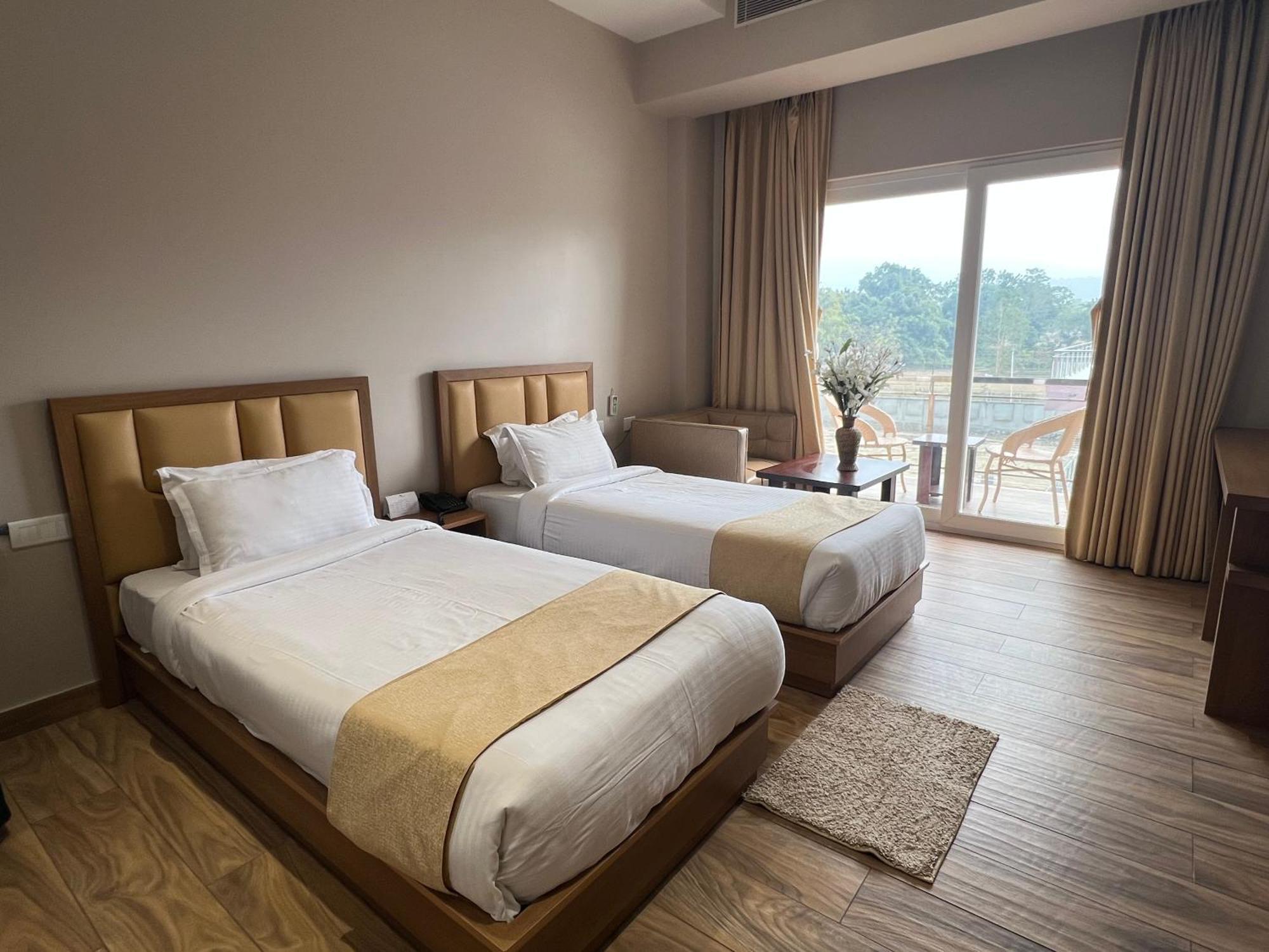 Finn'S Weaver Resort, Казиранга Экстерьер фото